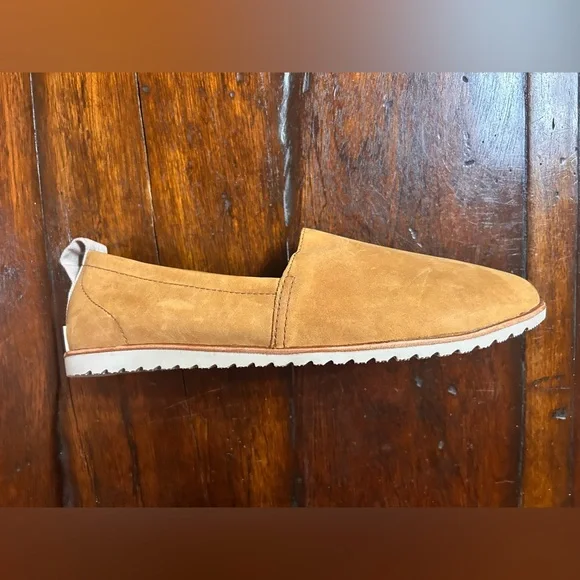 Sorel Ella Slip On Camel Brown Size 8.5  New with one spot on shoe. - Picture 8 of 12